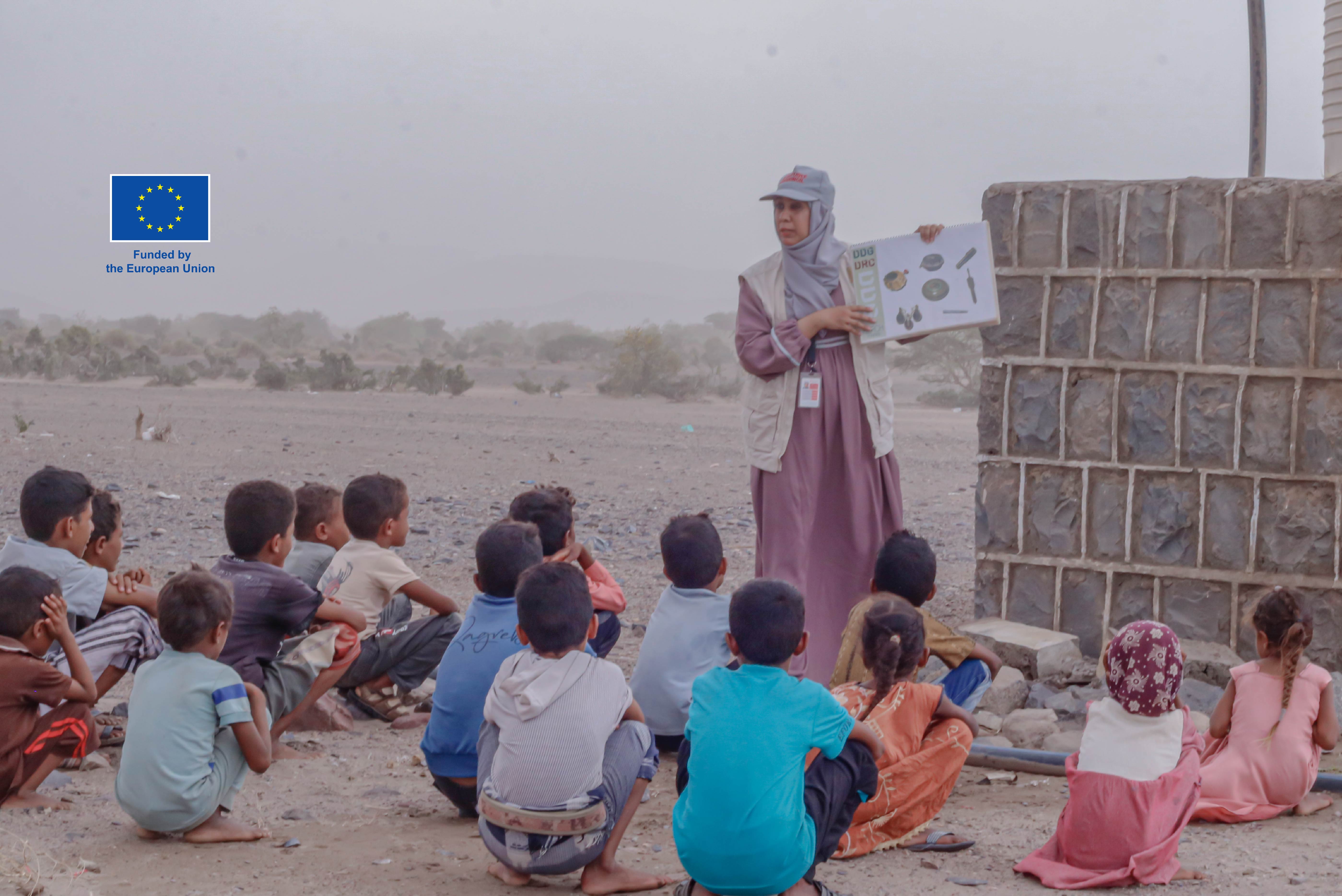 Buthaina conducts an EORE session for the children in one of the villages in Mocha district, Taiz governorate. Helmi Marei