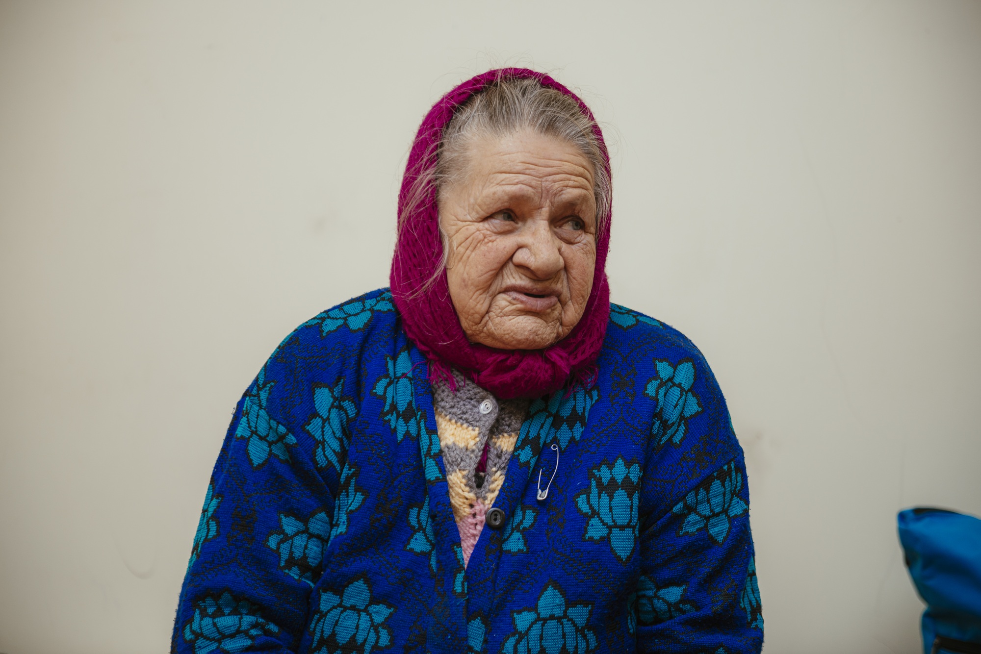 Maria stays at the centre as a temporary haven until she figures out the issues with the documents and bank card. ©DRC Ukraine, Dnipropetrovsk  Oblast, 2026, Krystyna Pashkina.