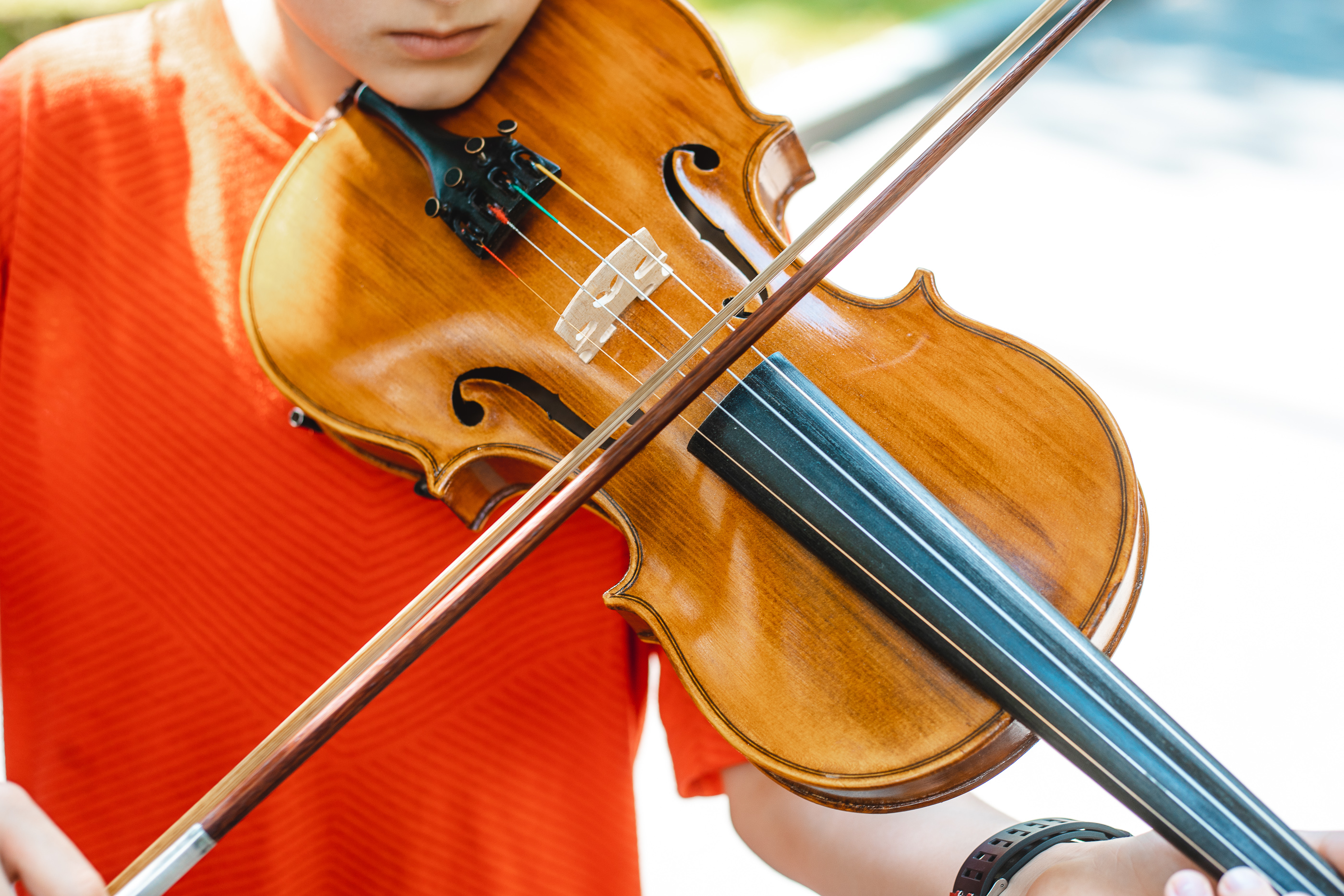 Borys plays his new violin.©DRC Ukraine, Kharkiv, 2023, Arsen Dzodzaev.